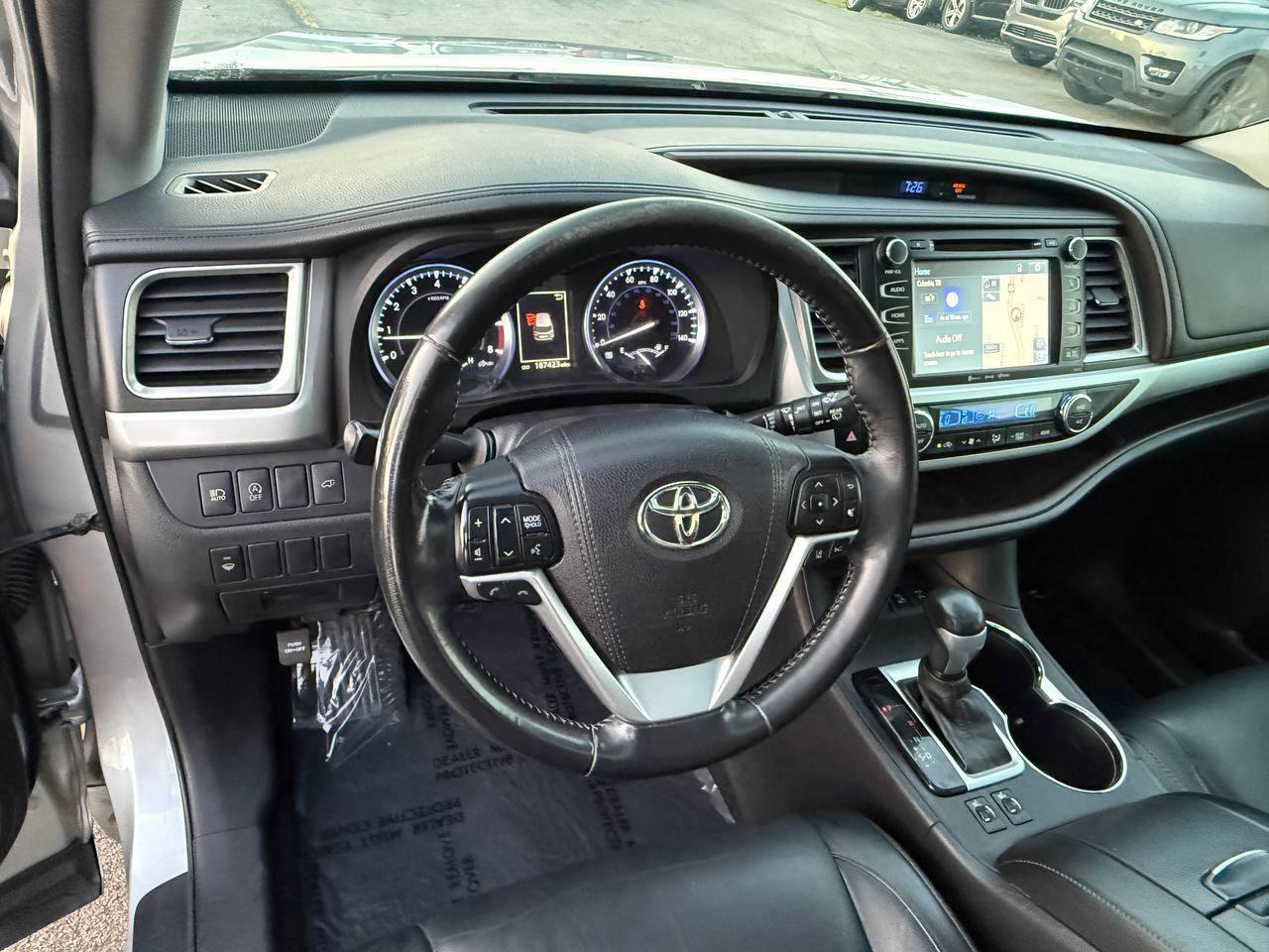 Used 2017 Toyota Highlander XLE AWD/4WD image 14