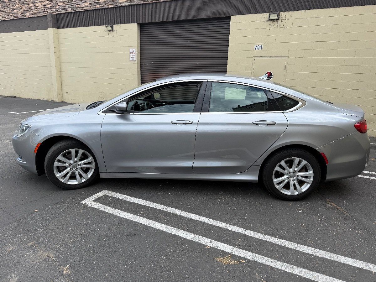 Used 2016 Chrysler 200 Limited w/ Convenience Group FWD image 3