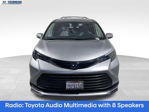 Used 2025 Toyota Sienna LE w/ LE Plus Package FWD image 8