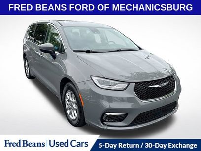 Used 2023 Chrysler Pacifica Touring-L