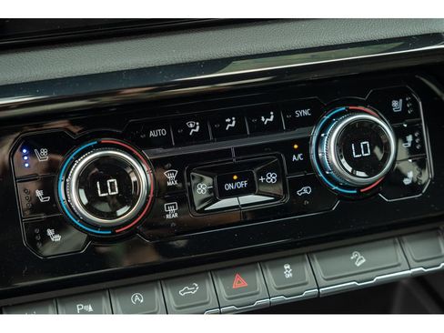 New 2026 GMC Sierra 1500 AT4 w/ AT4 Premium Package AWD/4WD image 30