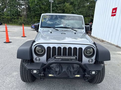 Used 2018 Jeep Wrangler Unlimited Sport S AWD/4WD image 3