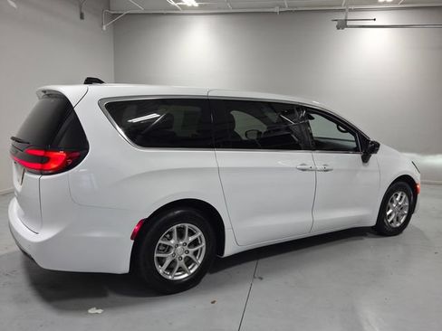 New 2027 Chrysler Pacifica Select w/ Family Tech Group FWD image 18