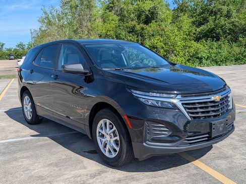 Used 2023 Chevrolet Equinox LS w/ LS Convenience Package image 3