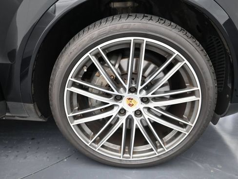 Certified 2023 Porsche Cayenne S Platinum AWD/4WD image 19