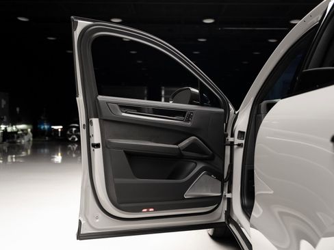 Used 2024 Porsche Cayenne Turbo GT image 54