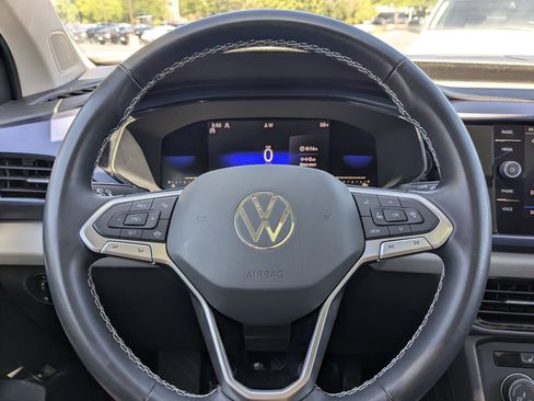 Used 2022 Volkswagen Taos SE FWD image 19