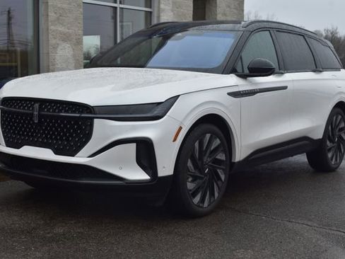 Used 2024 Lincoln Nautilus Reserve w/ Equipment Group 202A image 15