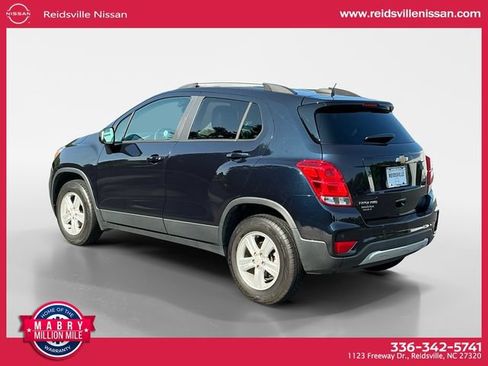 Used 2021 Chevrolet Trax LT w/ Premium Seat Package AWD/4WD image 4