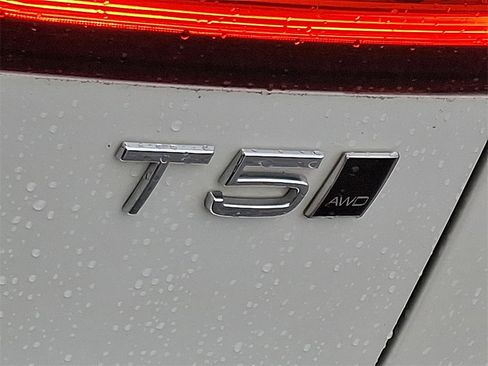 Used 2020 Volvo V60 T5 Cross Country image 31