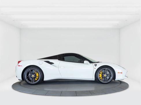 Certified 2018 Ferrari 488 Spider RWD image 6