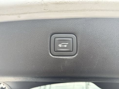 Used 2024 Chevrolet Blazer LT FWD image 18