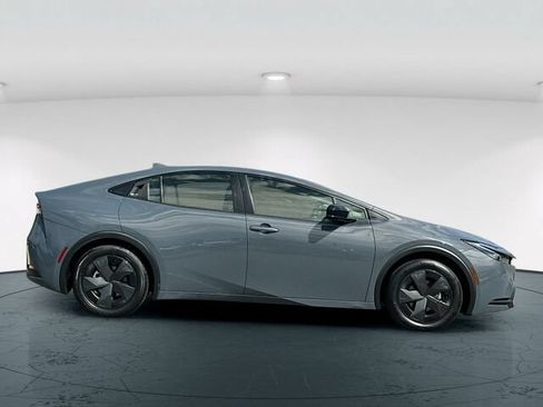 Used 2024 Toyota Prius LE FWD image 7
