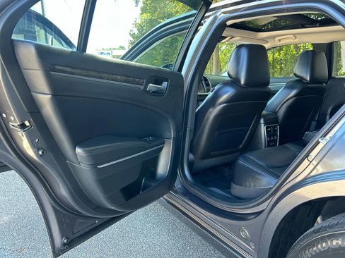 Used 2015 Chrysler 300 C image 21