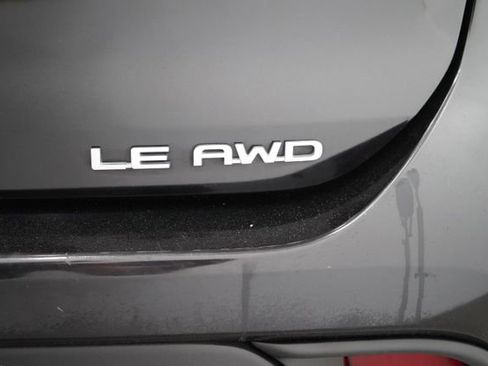 Used 2024 Toyota Highlander LE AWD/4WD image 98