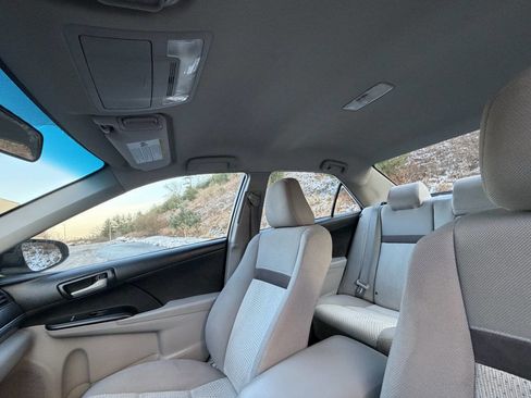 Used 2014 Toyota Camry LE image 9