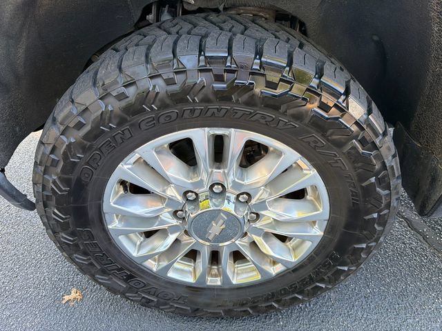 Used 2022 Chevrolet Silverado 2500 High Country AWD/4WD image 11