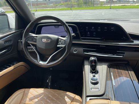 Used 2022 Cadillac Escalade Premium Luxury AWD/4WD image 20