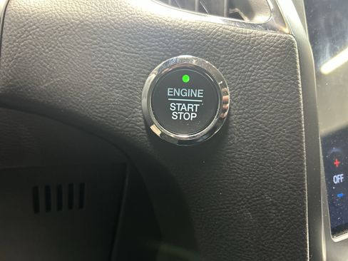 Used 2024 Ford Edge Titanium image 19