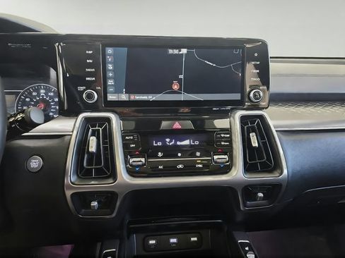 Certified 2022 Kia Sorento S w/ Panoramic Sunroof Package FWD image 18