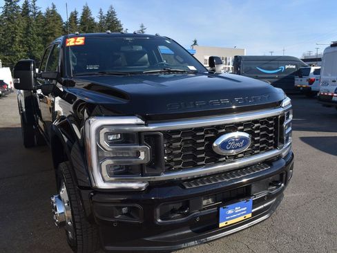 Certified 2025 Ford F450 Platinum w/ FX4 Off-Road Package image 3