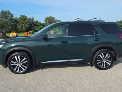 Used 2023 Nissan Pathfinder Platinum AWD/4WD image 4