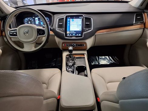 Used 2021 Volvo XC90 T6 Momentum w/ Climate Package image 16