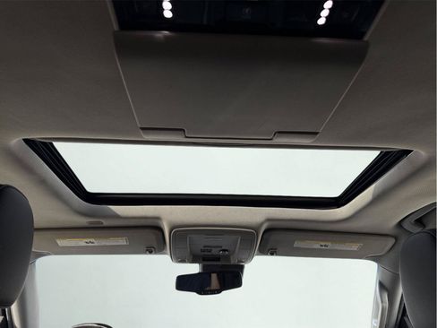 Used 2018 GMC Yukon XL SLT w/ Open Road Package AWD/4WD image 26