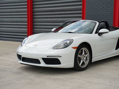 Used 2019 Porsche 718 Boxster RWD image 4