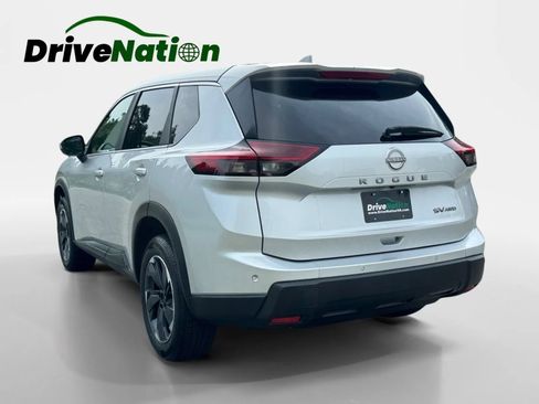 Used 2024 Nissan Rogue SV AWD/4WD image 7