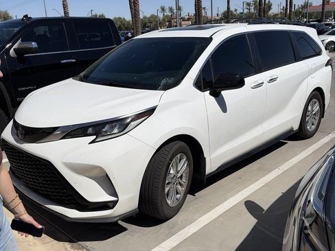 Used 2022 Toyota Sienna XSE w/ XSE Plus Package AWD/4WD image 1