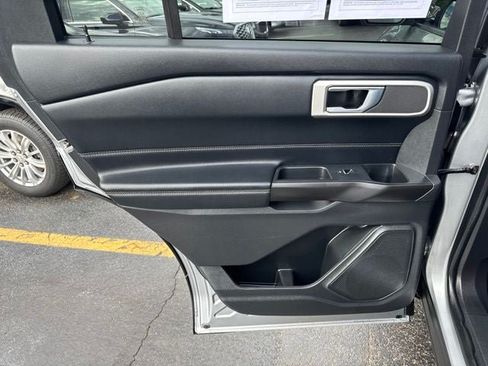 Used 2020 Ford Explorer XLT w/ Equipment Group 202A AWD/4WD image 18