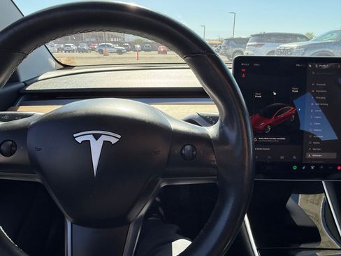 Used 2018 Tesla Model 3 Long Range RWD image 19