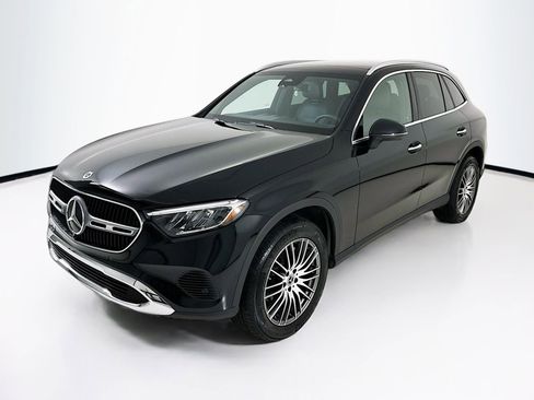 Used 2026 Mercedes-Benz GLC 300 image 3