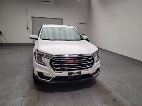 Used 2024 GMC Terrain SLT FWD image 14