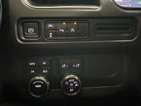 Used 2023 GMC Yukon SLT image 34