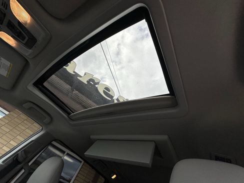 Used 2015 Toyota Sienna Limited Premium image 8