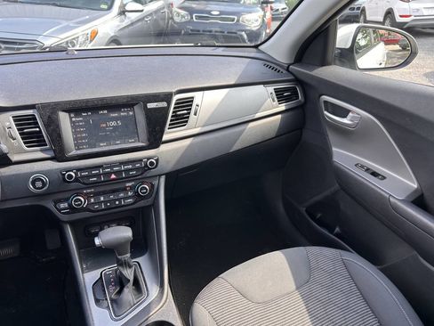 Used 2017 Kia Niro LX image 14