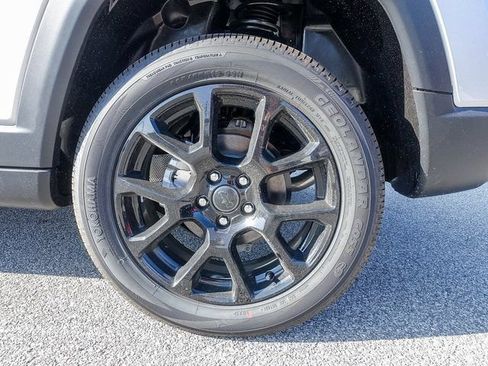 New 2026 Jeep Compass Latitude AWD/4WD image 9