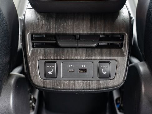 Used 2023 Nissan Ariya AWD image 9