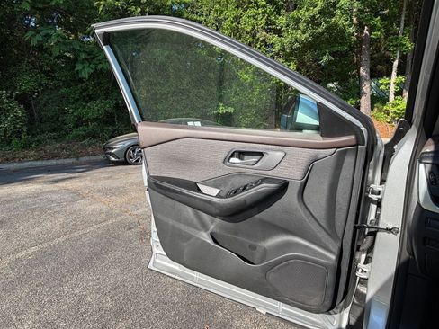 Used 2023 Nissan Rogue SV FWD image 18