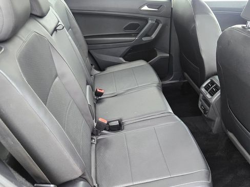 Used 2020 Volkswagen Tiguan SE FWD image 18