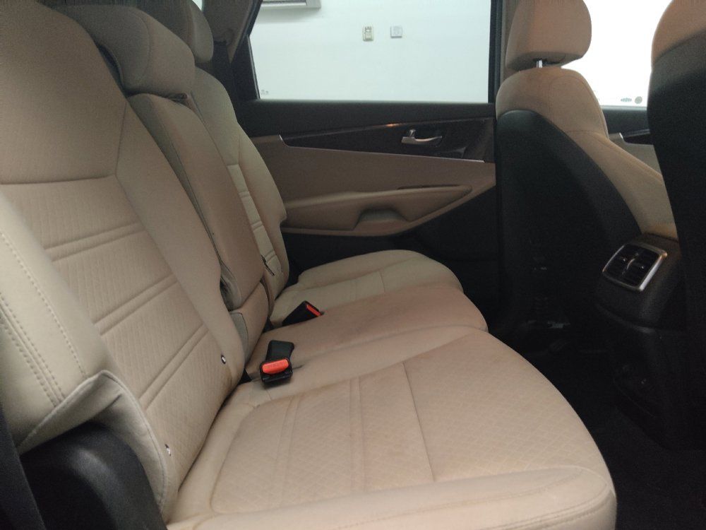Used 2018 Kia Sorento FWD V6 image 19