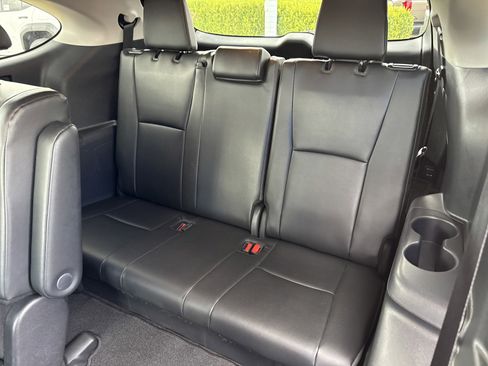 Used 2025 Toyota Highlander XLE image 15