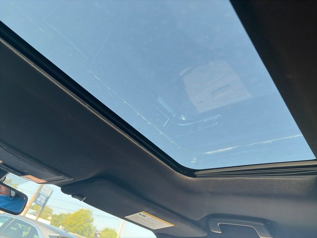 Used 2018 Ford Explorer Limited w/ Equipment Group 301A FWD image 15