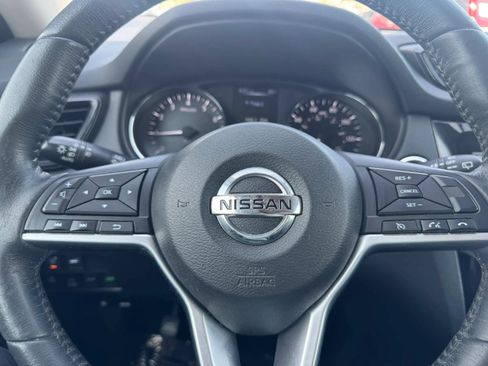 Used 2017 Nissan Rogue SV w/ Sun & Sound Touring Package AWD/4WD image 25