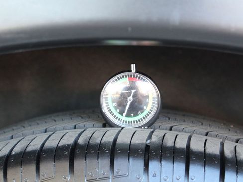 Used 2017 INFINITI QX70 3.7 w/ Premium Package image 41