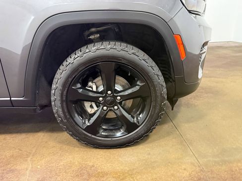 Used 2022 Jeep Grand Cherokee Altitude AWD/4WD image 83