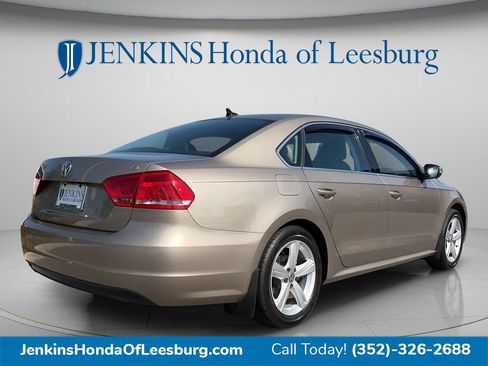 Used 2015 Volkswagen Passat 1.8T Limited Edition FWD image 3
