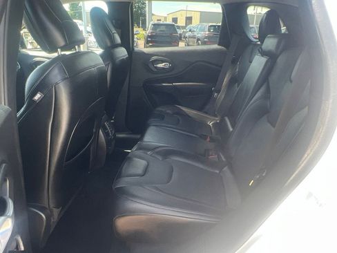 Used 2021 Jeep Cherokee Trailhawk w/ Premium Leather Package AWD/4WD image 21